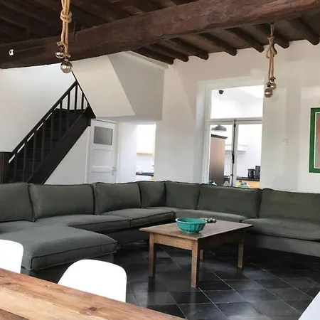 Authentic - 6p-maisonette Daire Eijsden