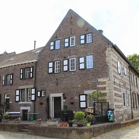 Authentic - 6p-maisonette Apartment *