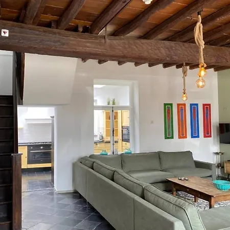 Authentic - 6p-maisonette Daire Eijsden
