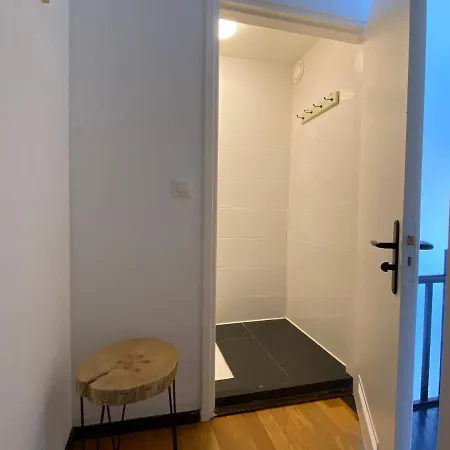 Authentic - 6p-maisonette Daire Eijsden